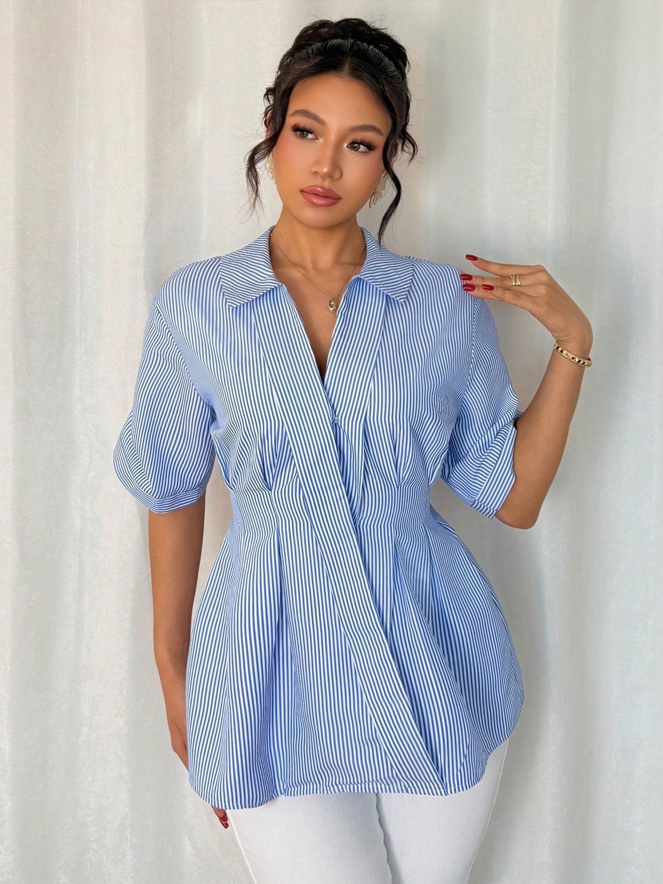Womens SpringSummer Striped Shirt With V-Neck And Defined Waist For A Slimming Look