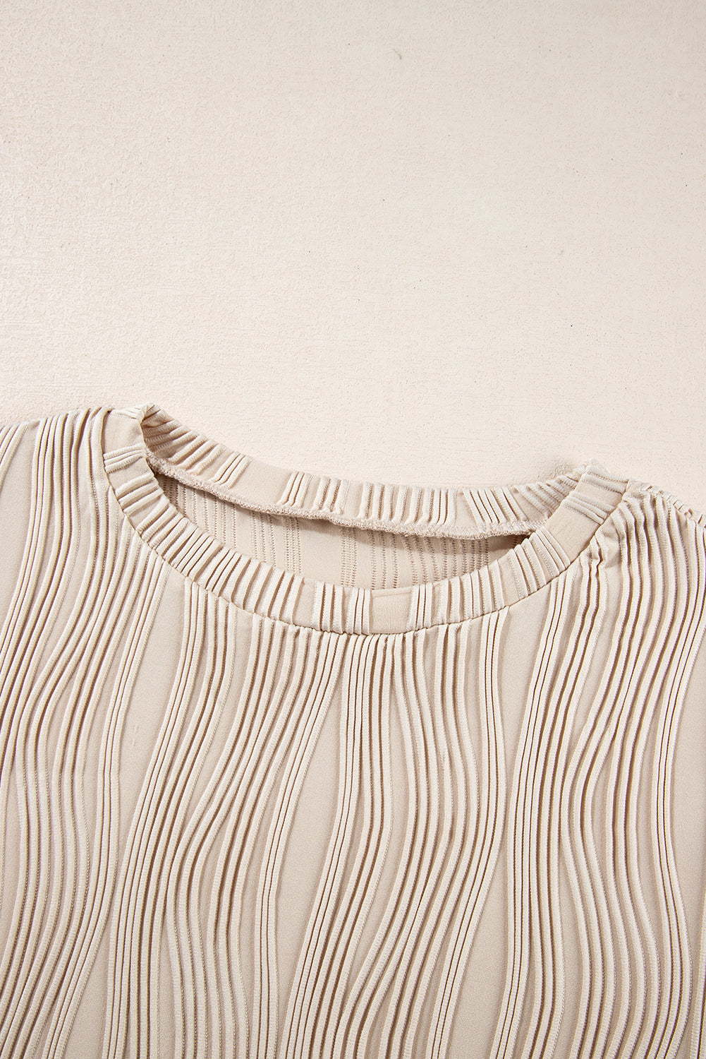 White Wavy Textured Solid Color Drop Shoulder Pullover Top