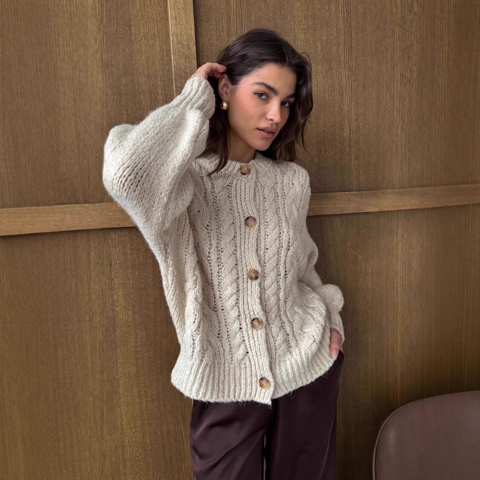 Twist Fashion Round Neck Retro Long Sleeve Sweater For Women