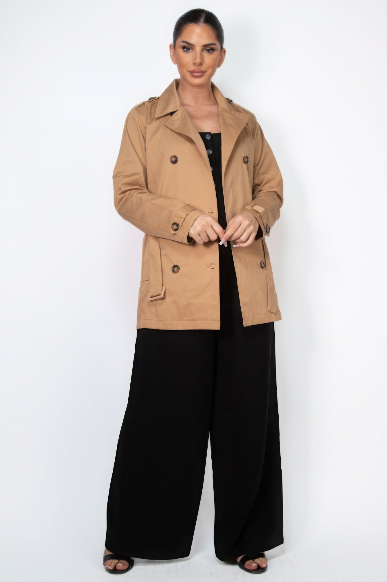 Cappotto con cintura e tacca doppiopetto