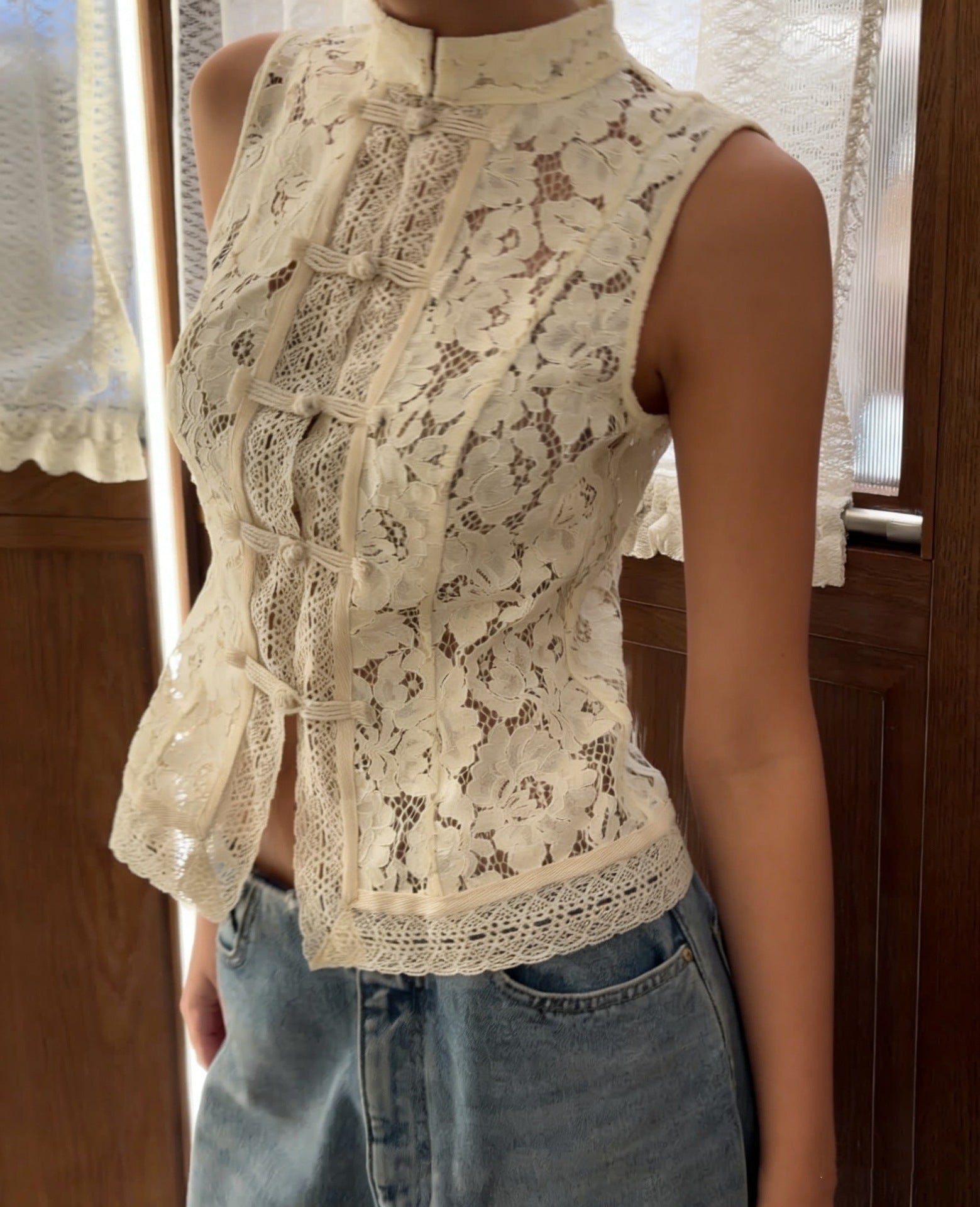 Fashionable Lace Crochet Stand Collar Slim-fit Sleeveless Shirt