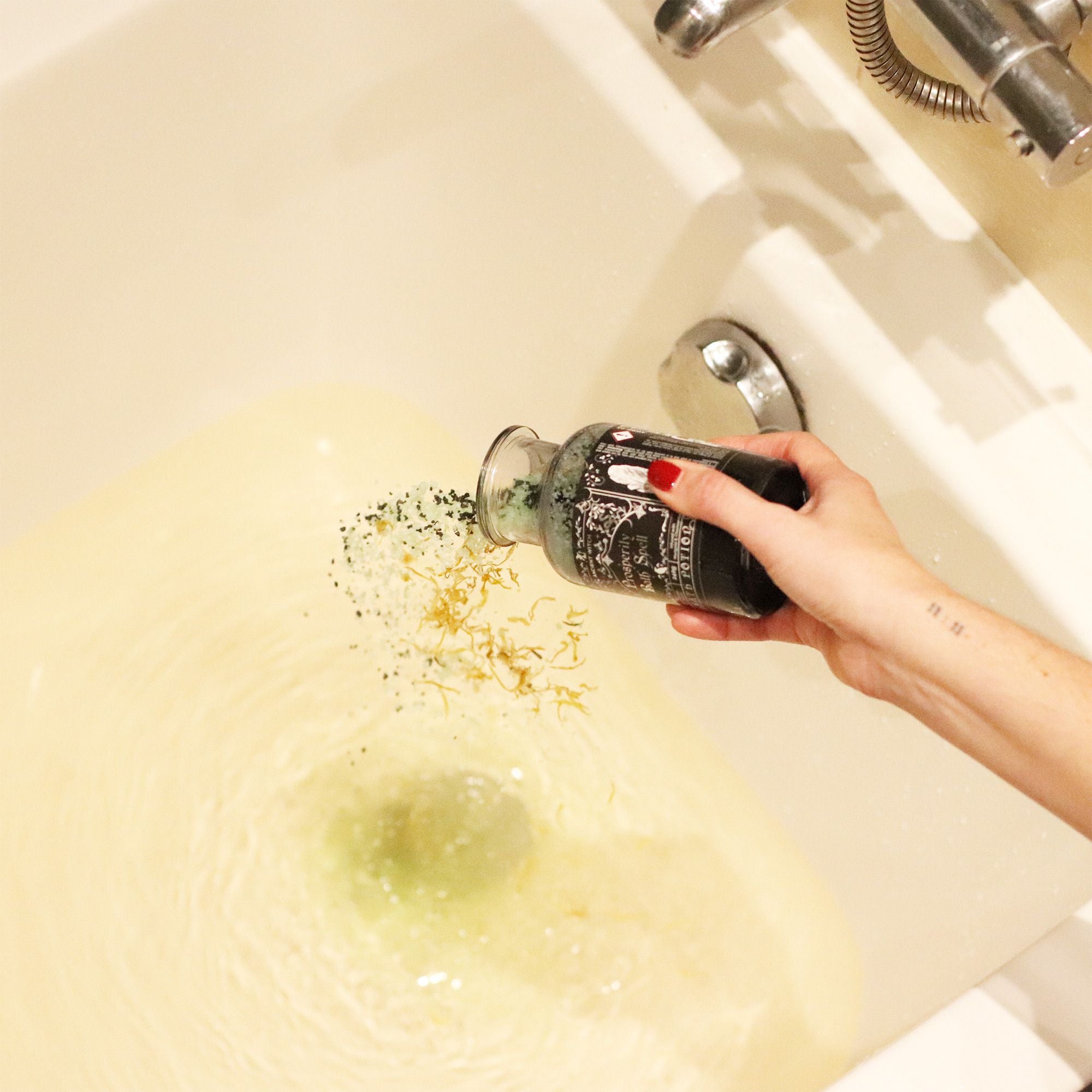 Ancient Witch Bath Spell Potion & Aventurine Crystal Amulet - Prosperity