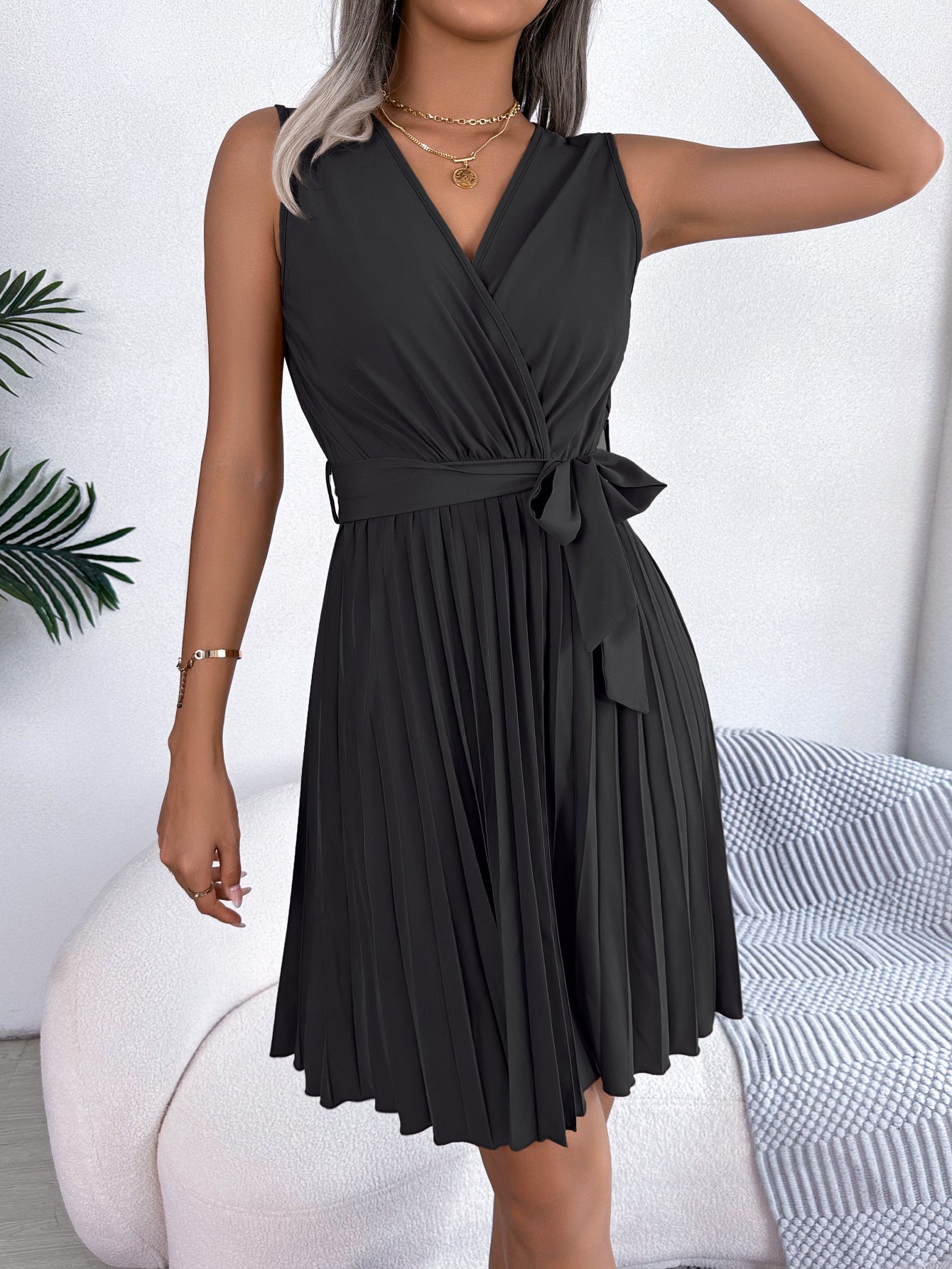 Women's Elegant Cross V Neck Sleeveless Tie Waist Pleated Dress