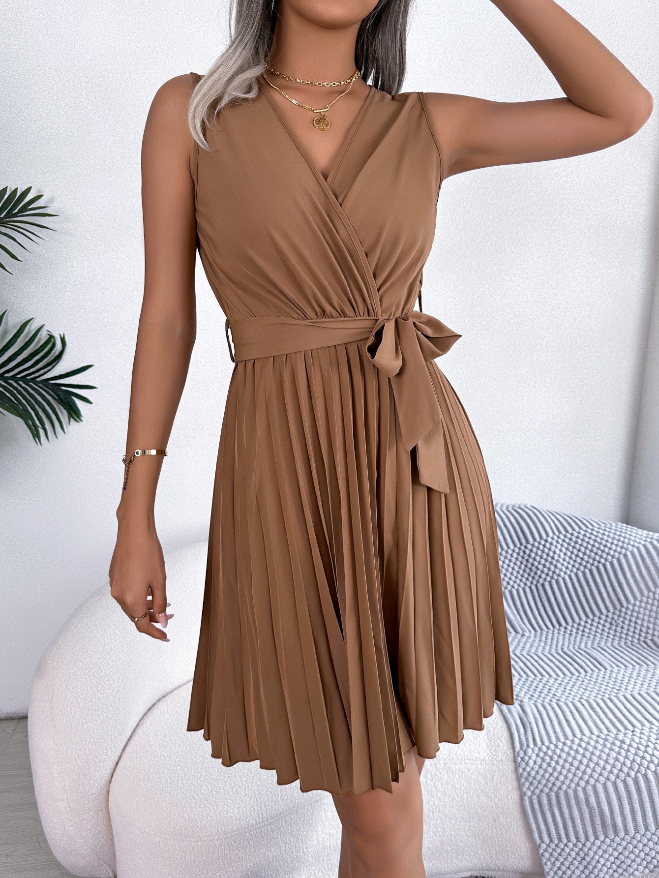 Women's Elegant Cross V Neck Sleeveless Tie Waist Pleated Dress