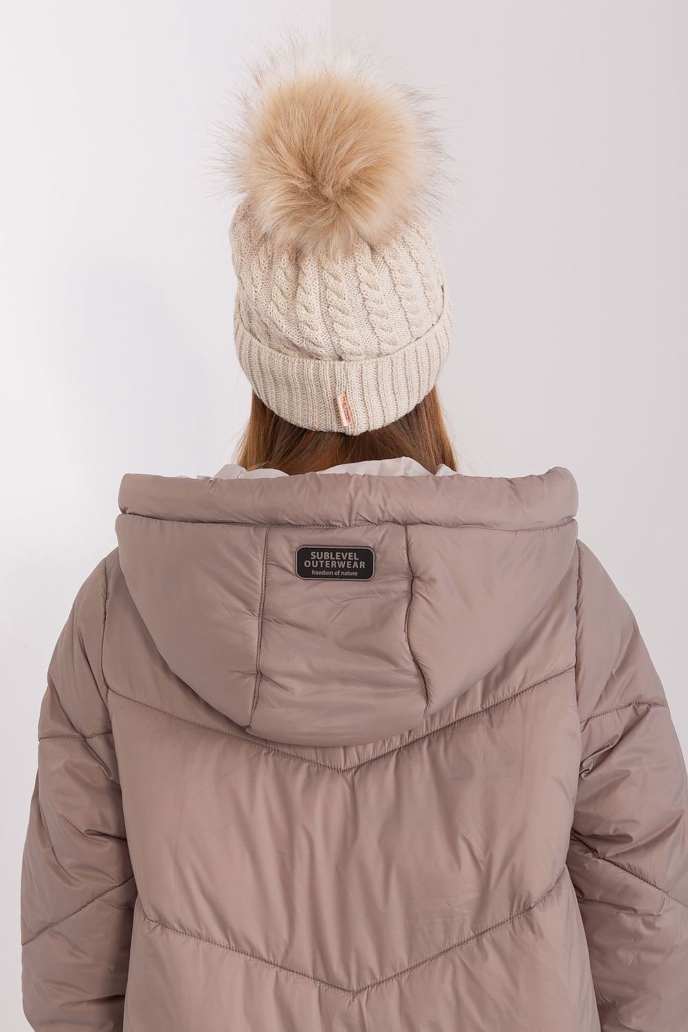 Cap model 187442 Rue Paris