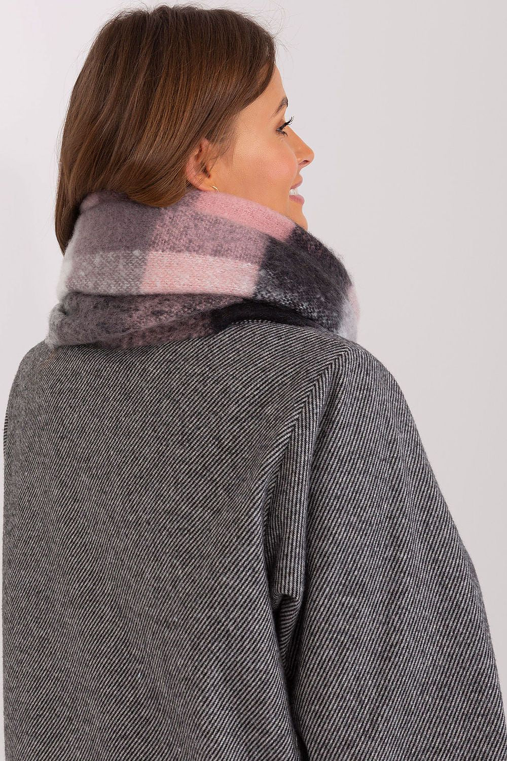 Shawl model 191711 AT