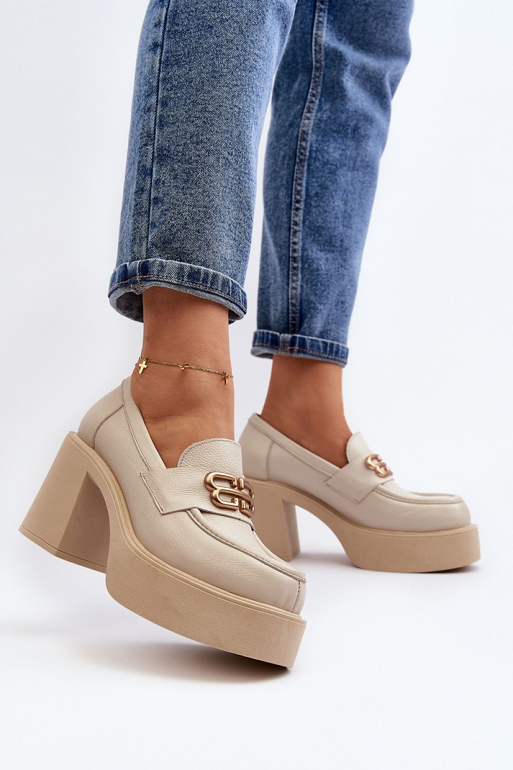 Heeled low shoes model 193930 Step in style