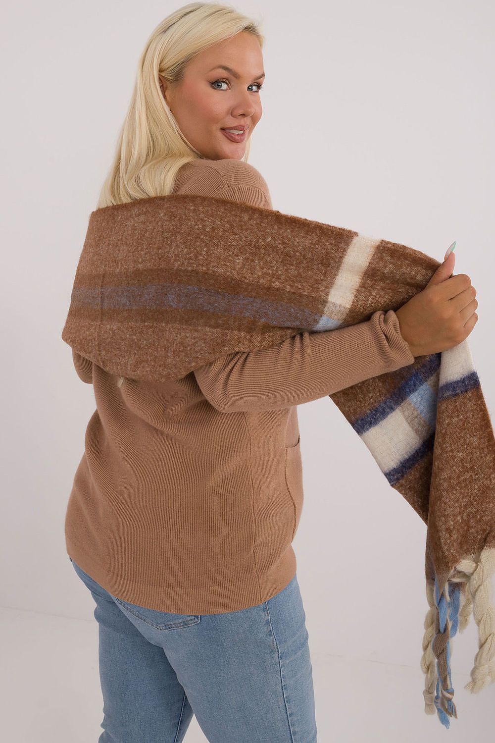 Shawl model 200286 AT