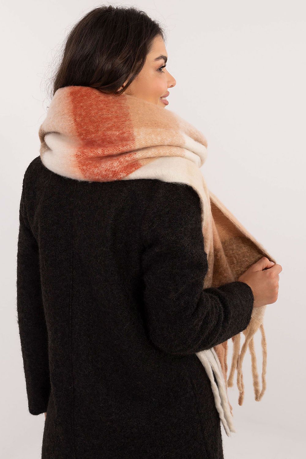 Shawl model 208263 AT