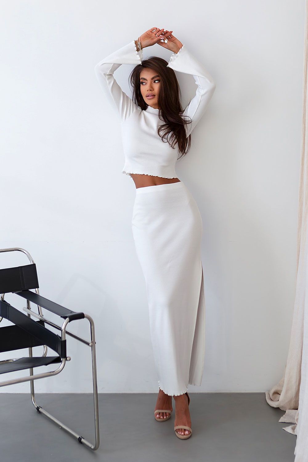 Set model 208745 IVON