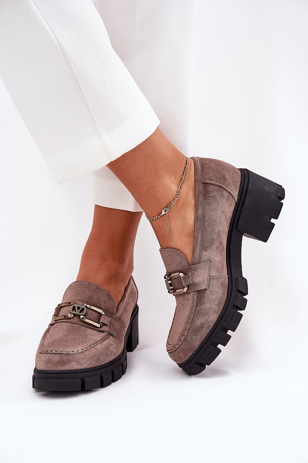 Heeled low shoes model 209053 Step in style