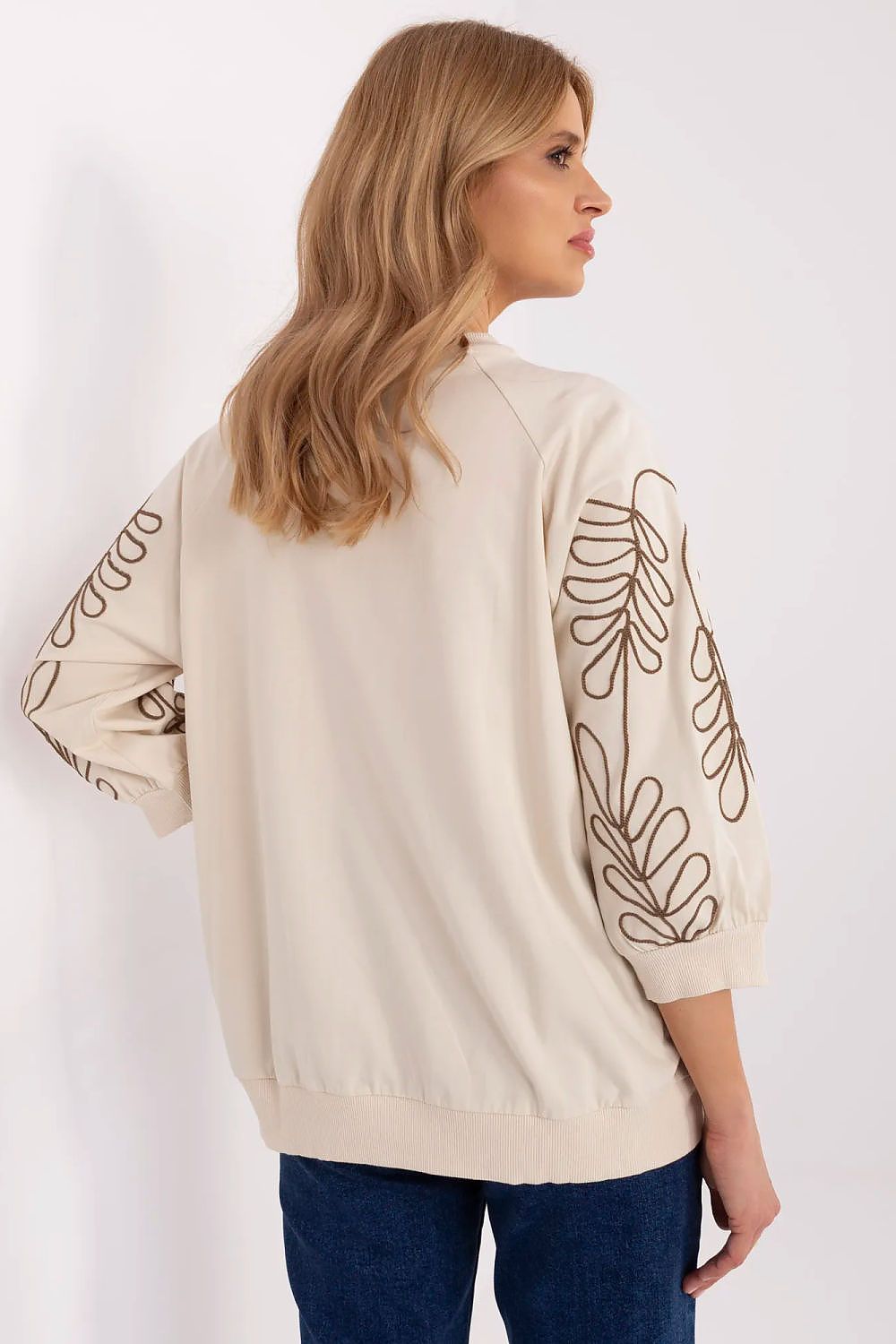 Sweatshirt model 209852 Relevance