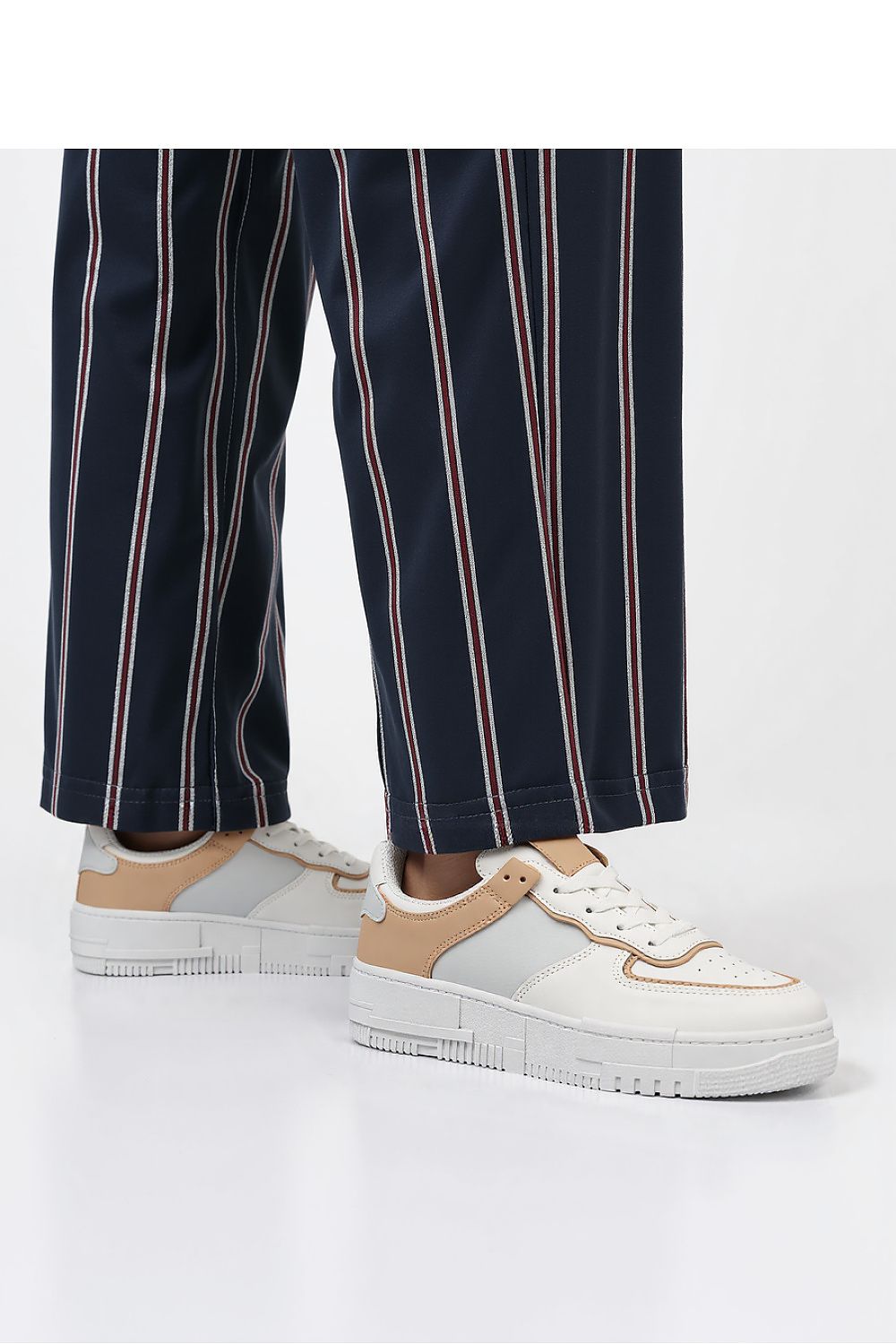 Sport Shoes model 210181 Inello