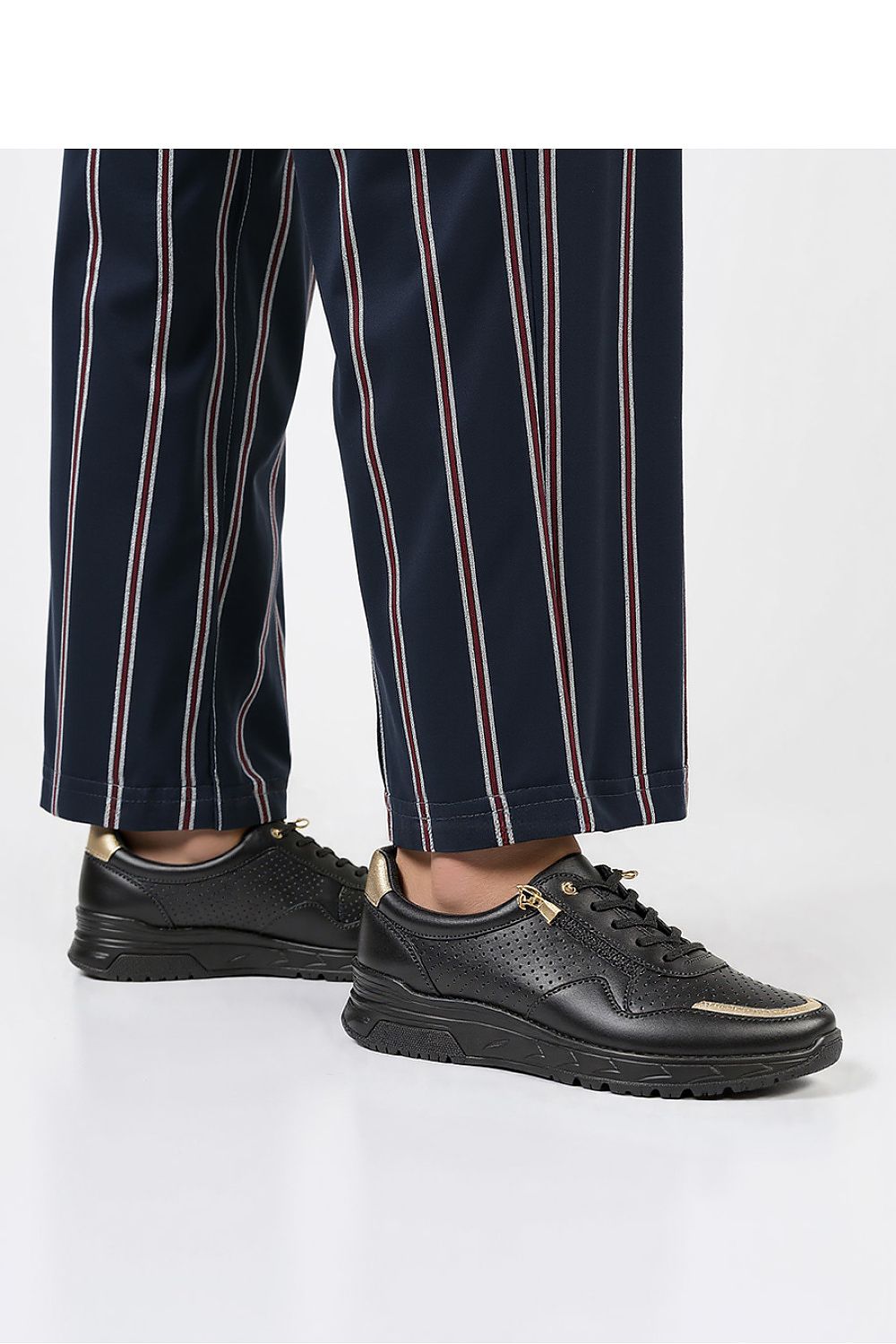 Sport Shoes model 210201 Inello