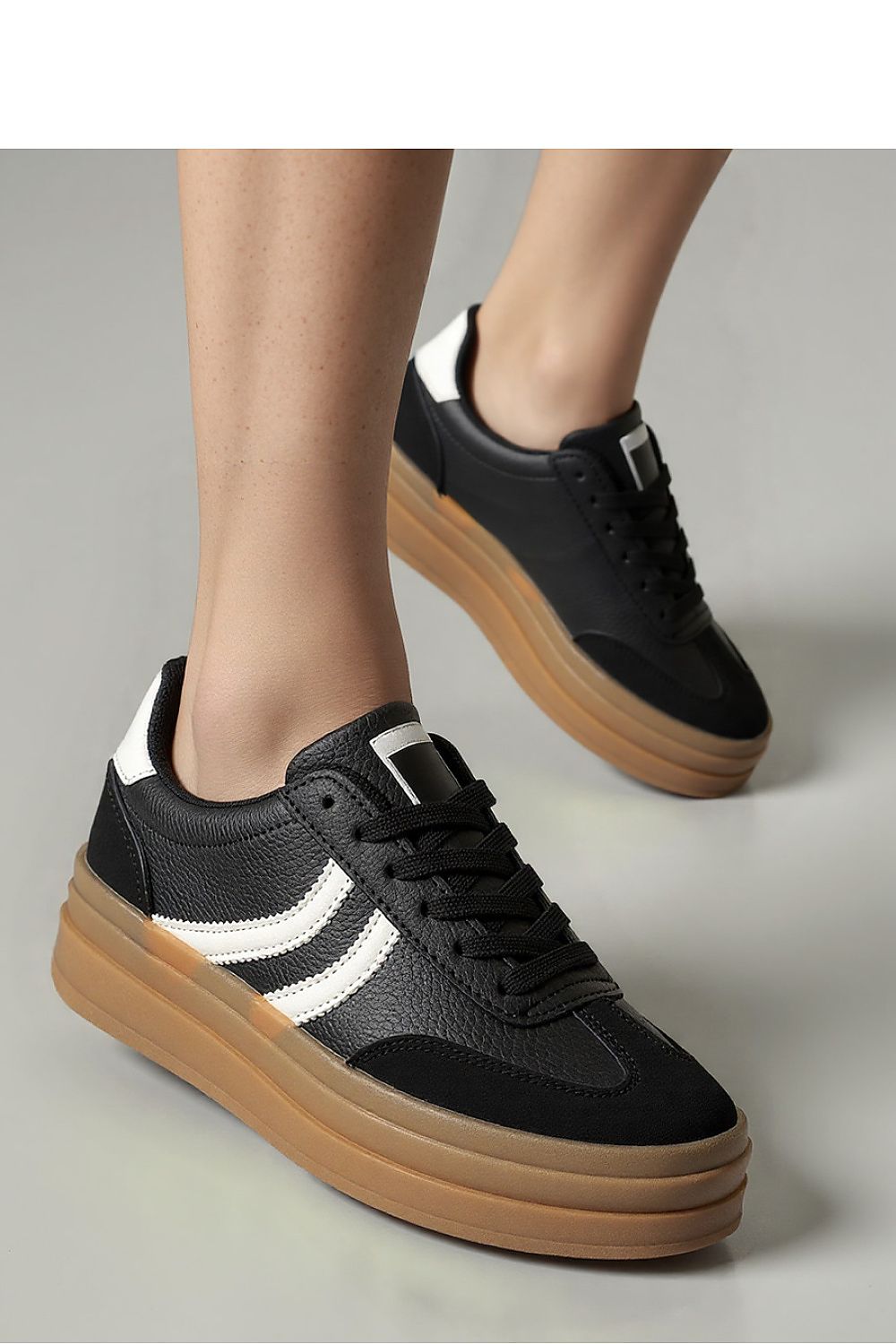 Sport Shoes model 210217 Inello