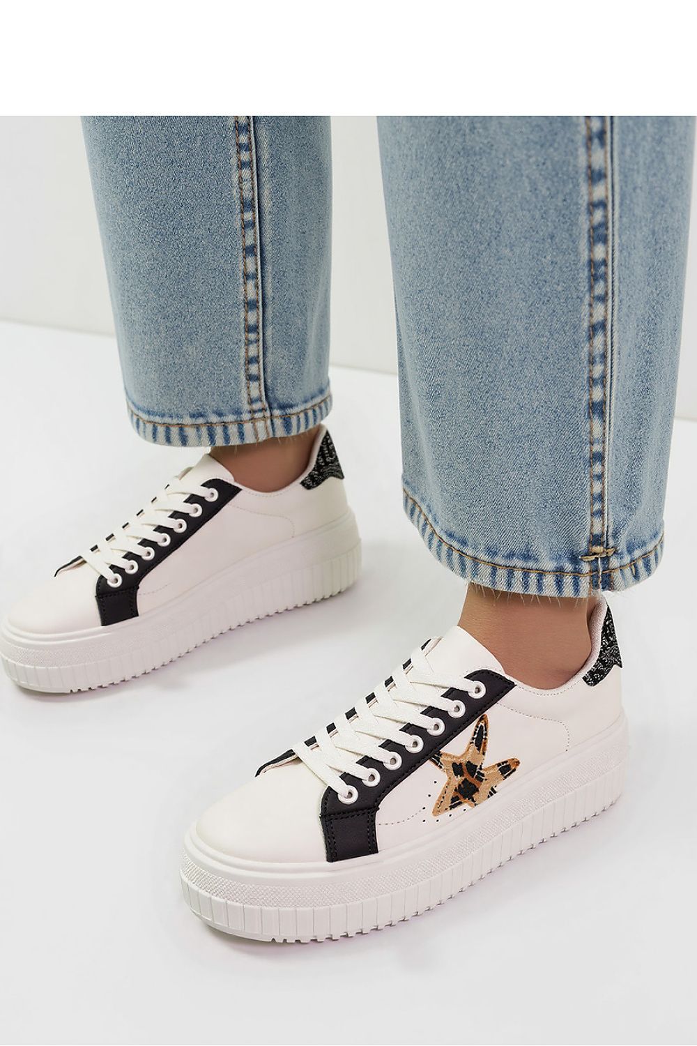 Sport Shoes model 210231 Inello