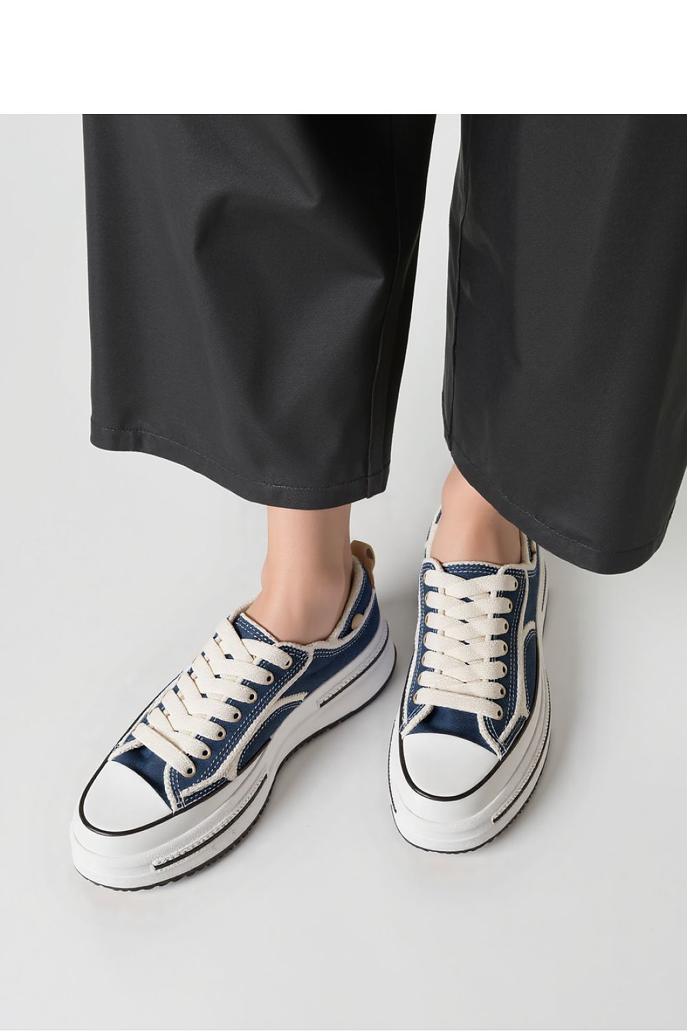 Sport Shoes model 210235 Inello