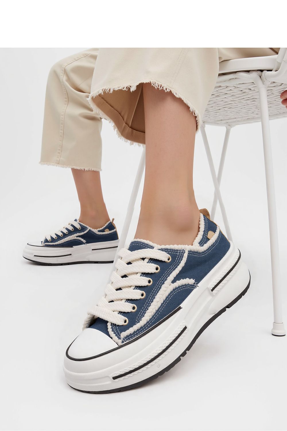 Sport Shoes model 210235 Inello