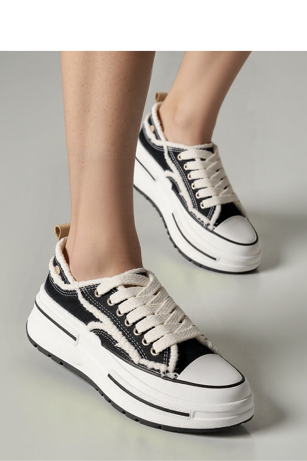 Sport Shoes model 210238 Inello