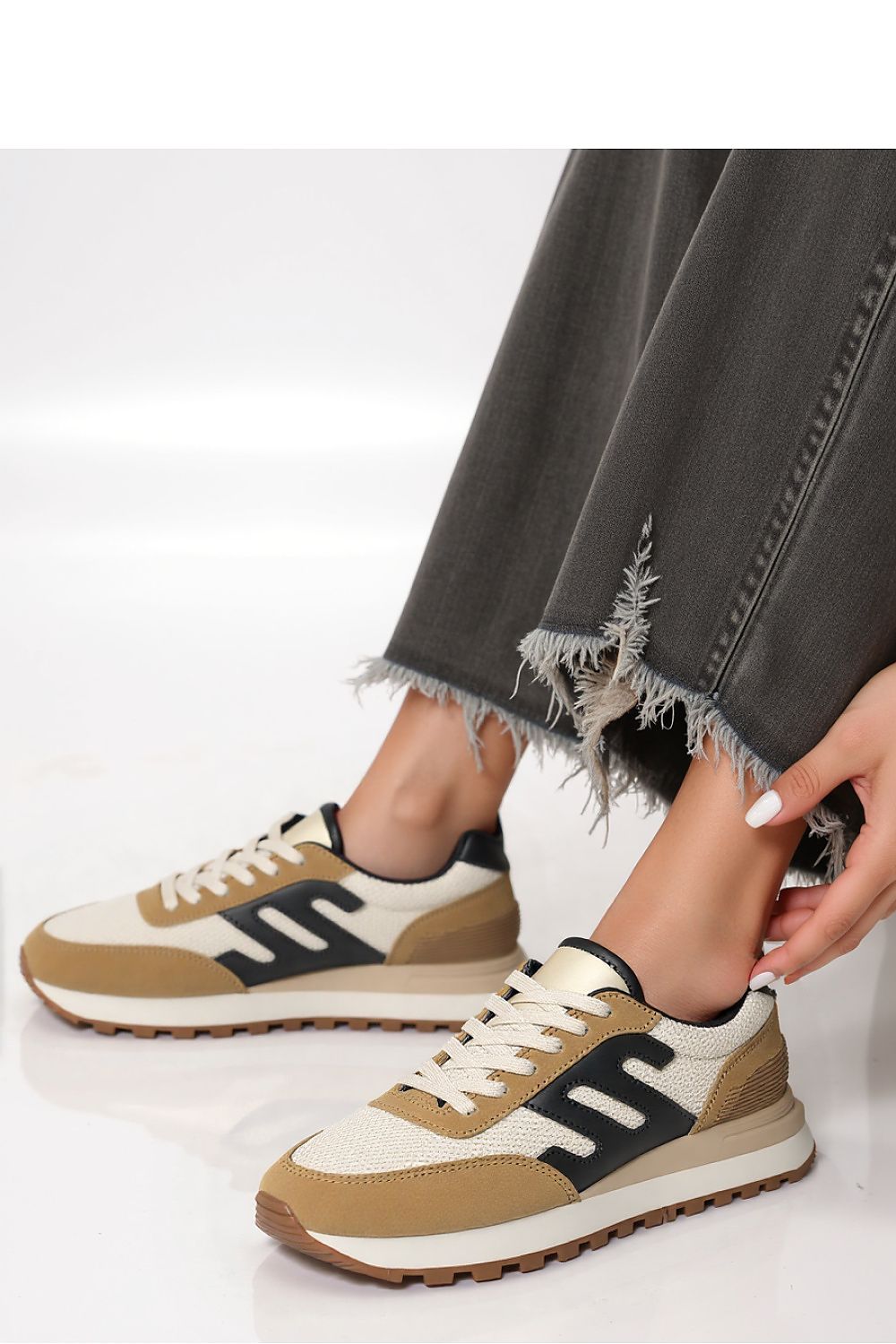 Sport Shoes model 210248 Inello