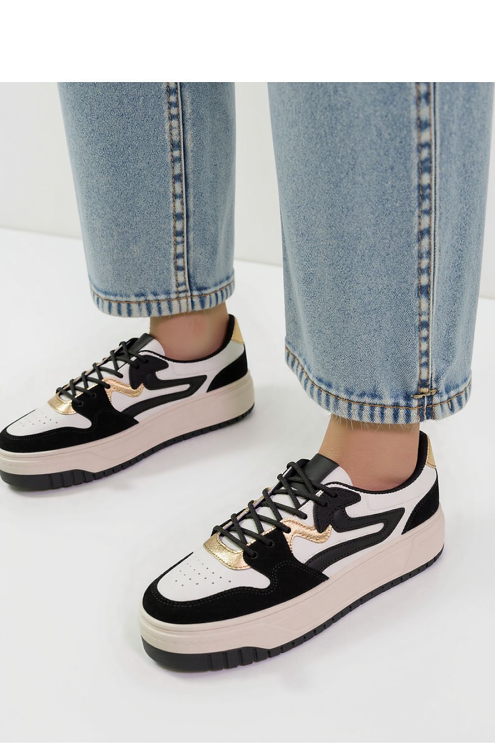 Sport Shoes model 210254 Inello