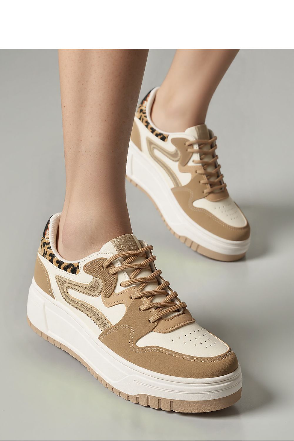 Sport Shoes model 210255 Inello