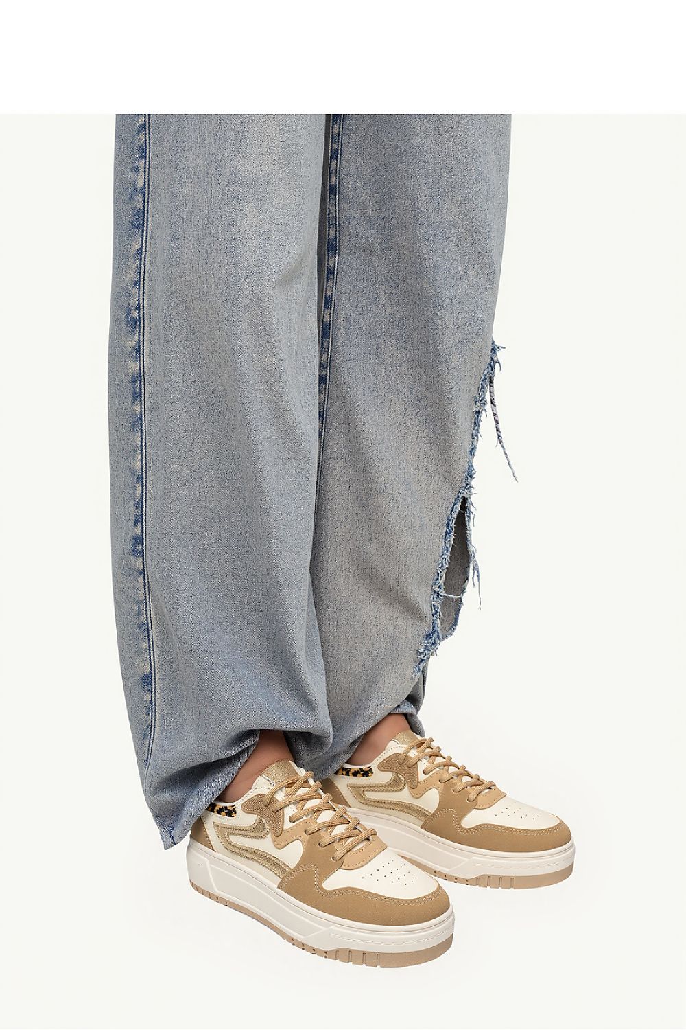 Sport Shoes model 210255 Inello