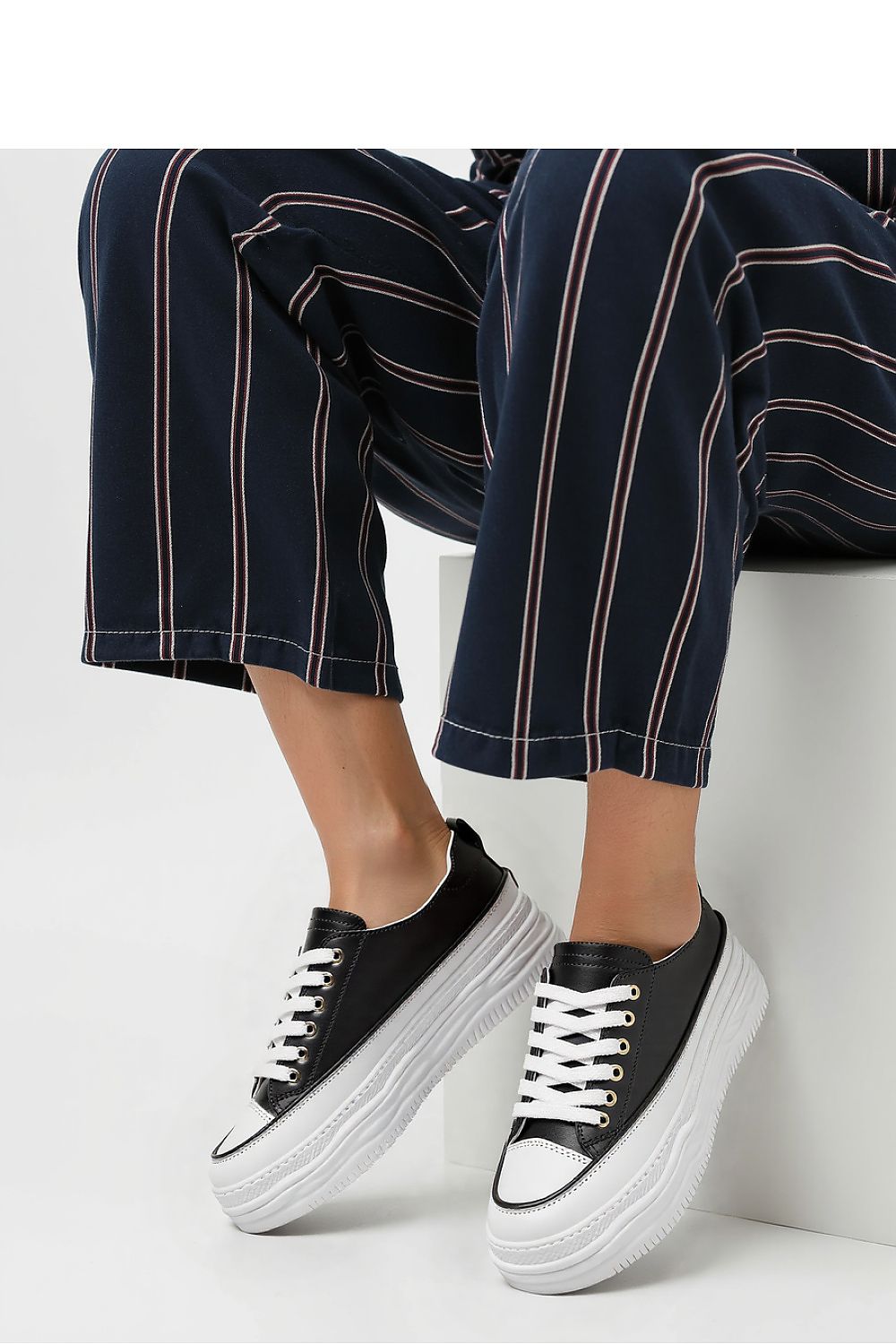 Sport Shoes model 210272 Inello