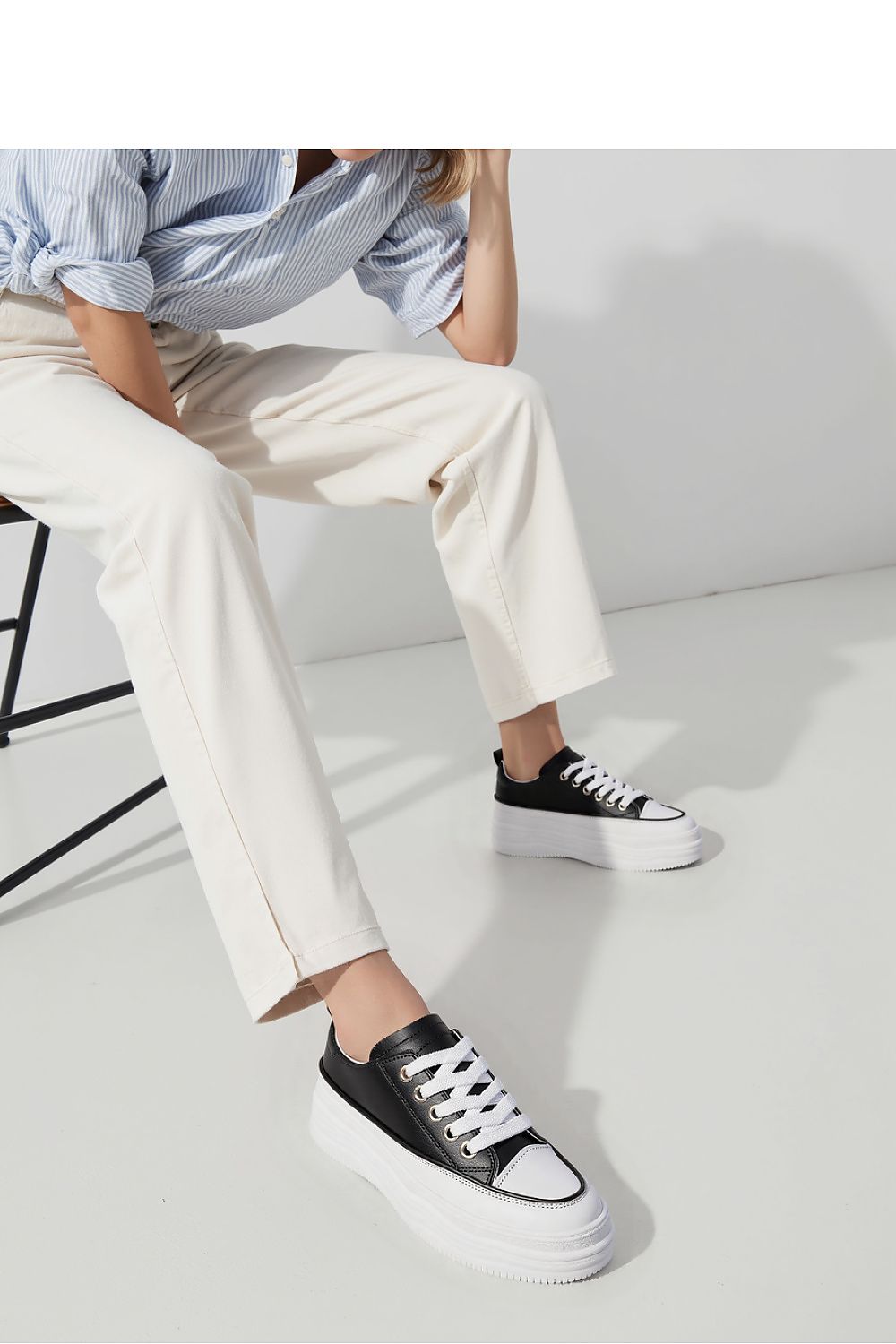 Sport Shoes model 210272 Inello