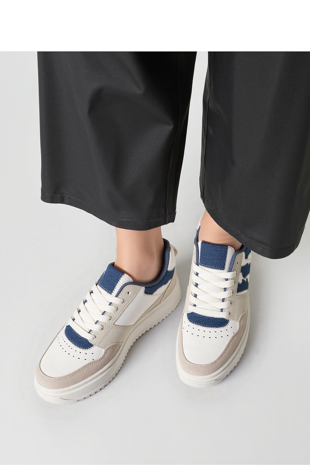 Sport Shoes model 210277 Inello