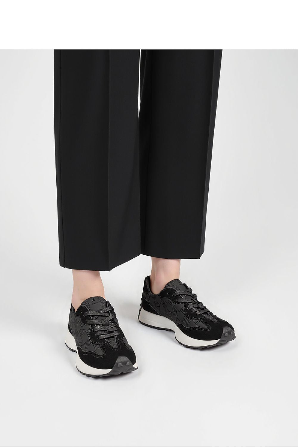 Sport Shoes model 210281 Inello