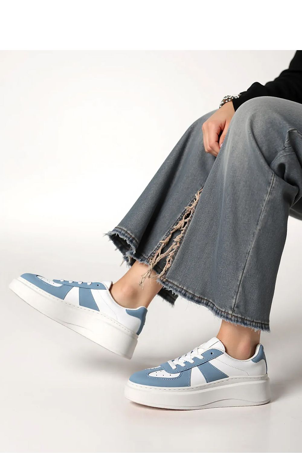 Sport Shoes model 210329 Inello