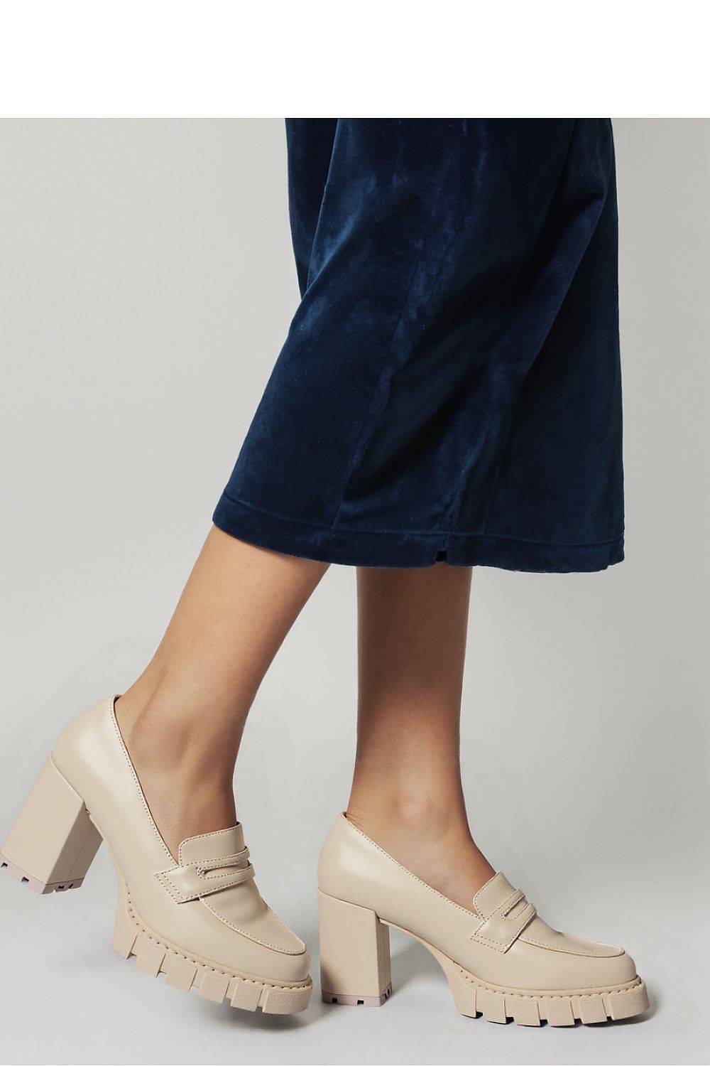 Block heel pumps model 210350 Inello