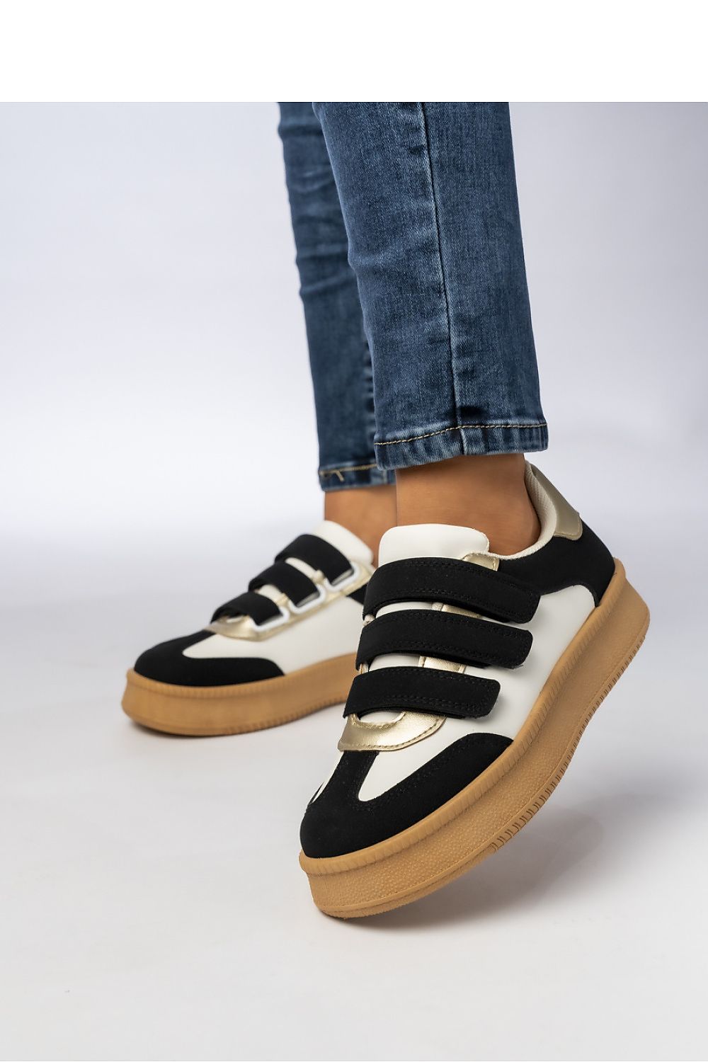 Sneakers model 210609 Inello