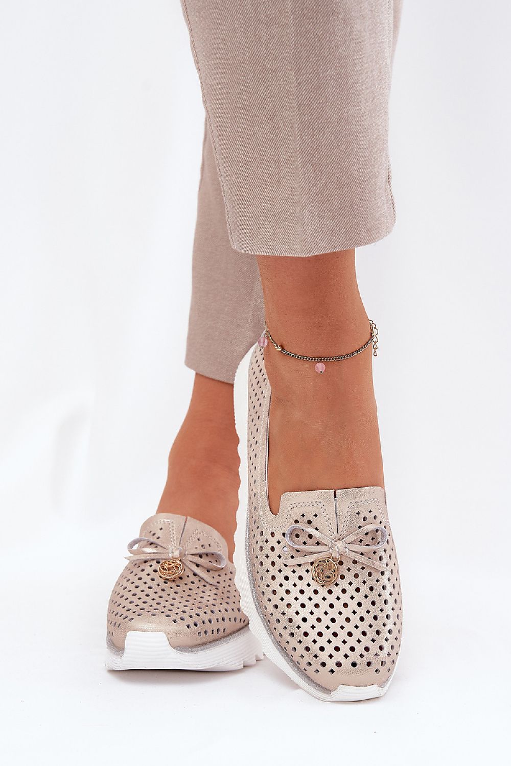 Low Shoes model 211119 Step in style