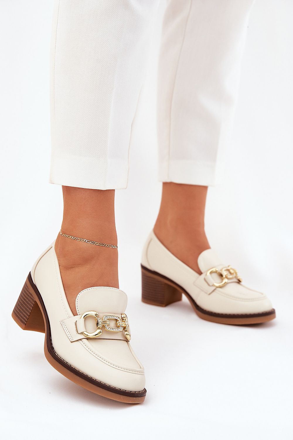 Heeled low shoes model 211123 Step in style