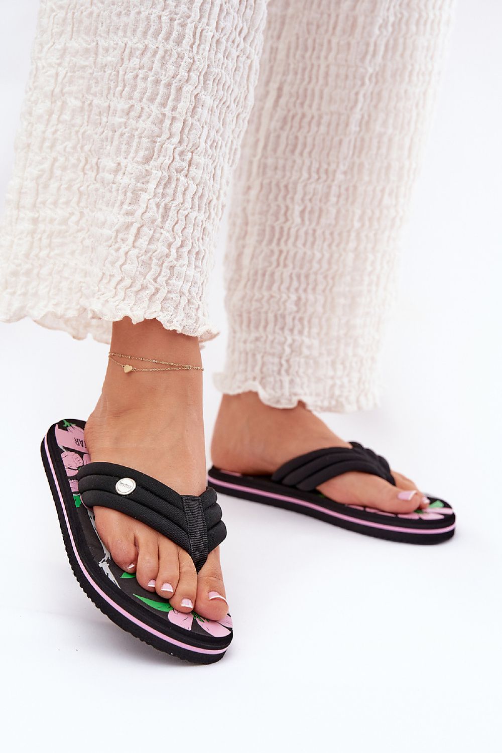 Japanese flip-flops model 211677 Step in style