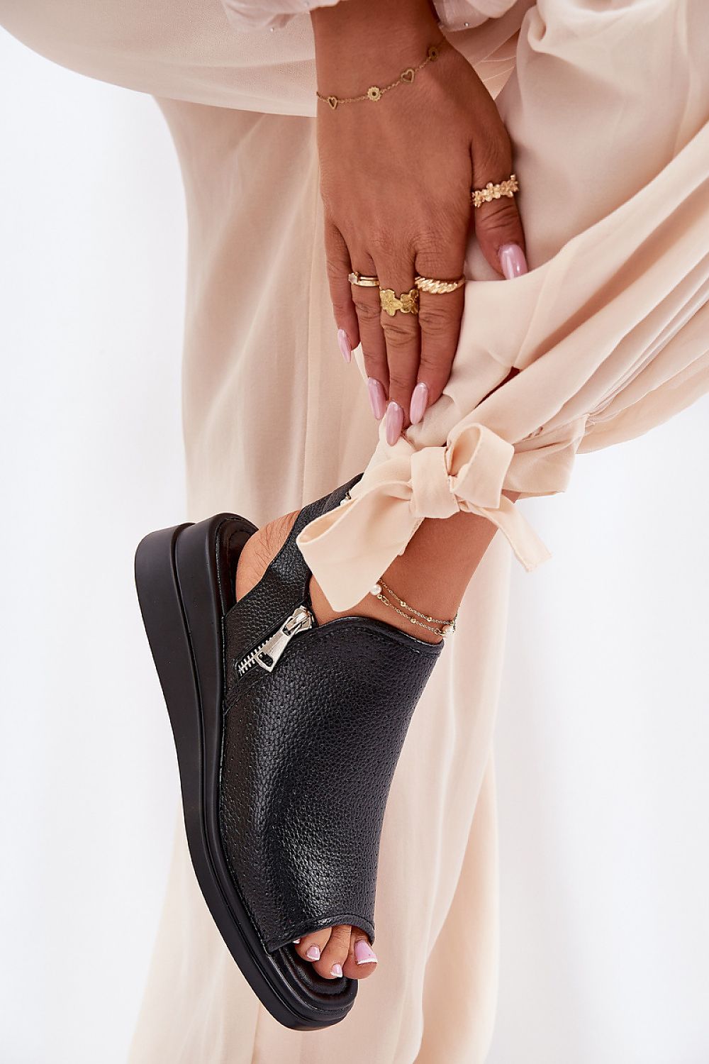 Buskin model 211945 Step in style