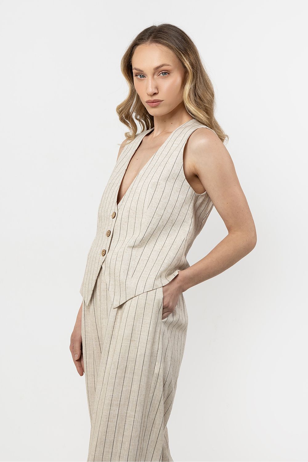 Gilet model 212179 awama