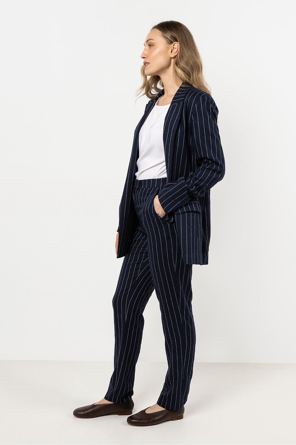 Women trousers model 212184 awama