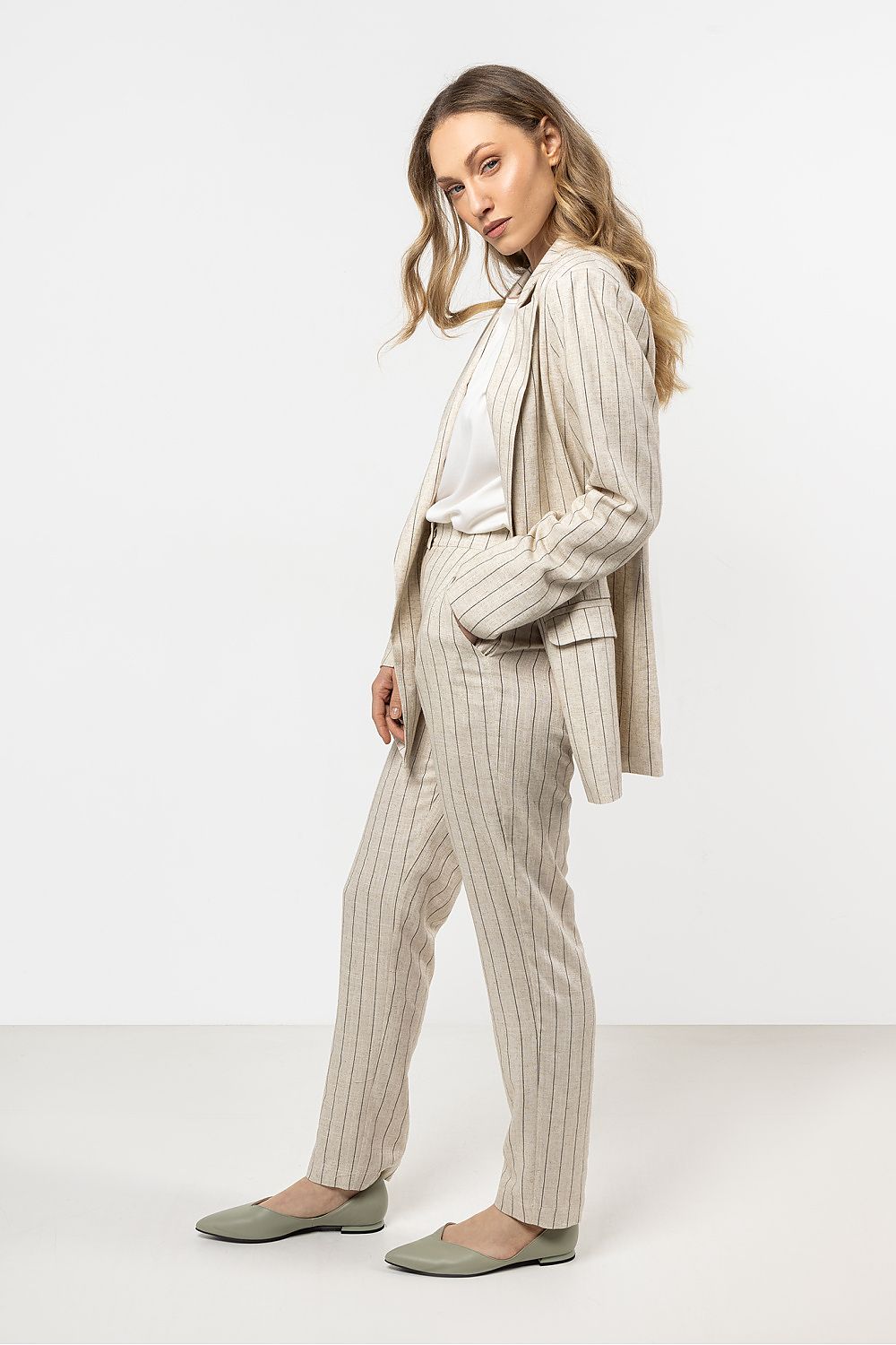 Women trousers model 212185 awama