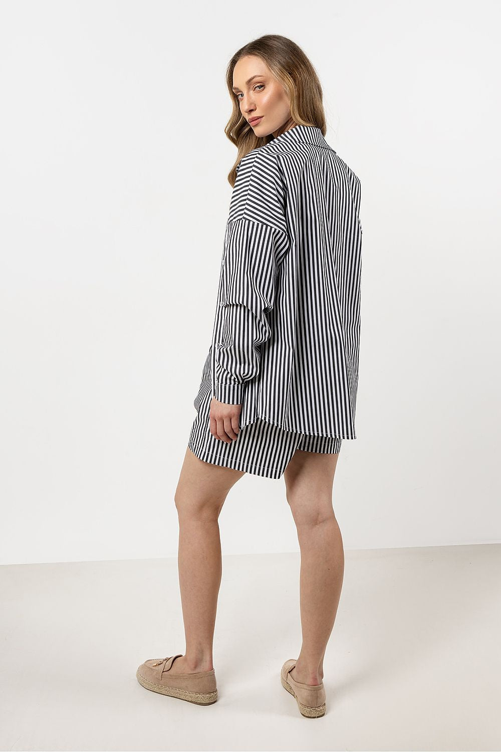 Long sleeve shirt model 212200 awama