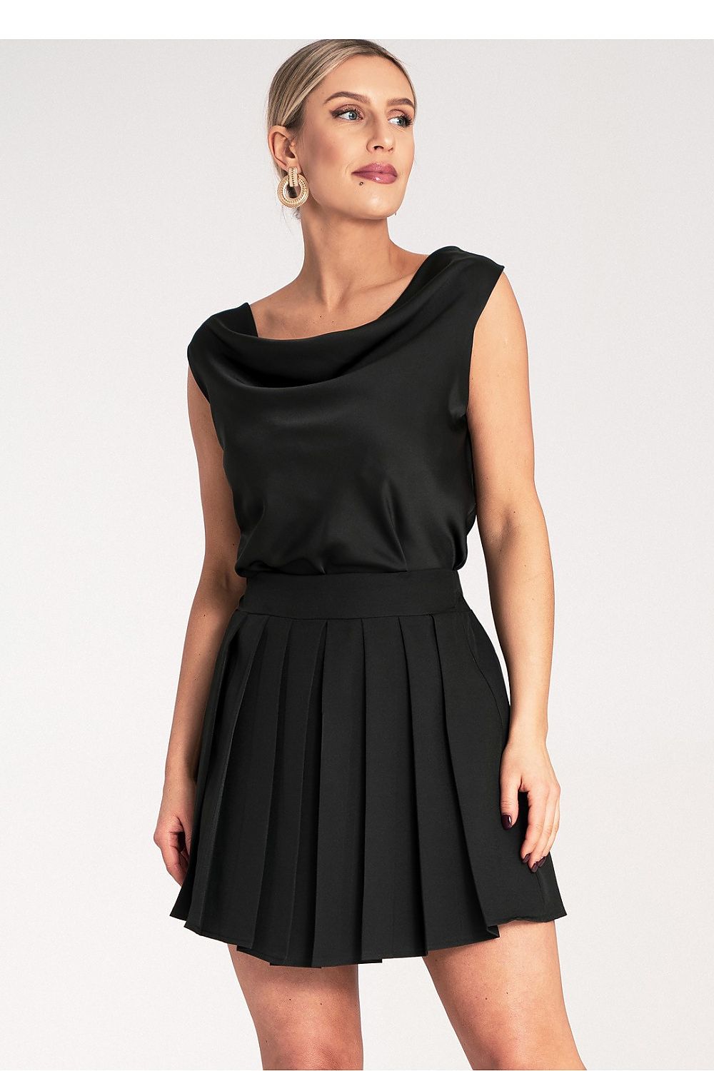 Short skirt model 214841 Figl