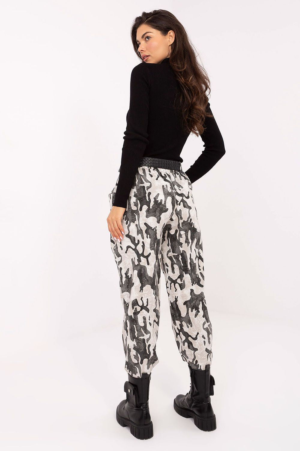 Women trousers model 218437 Italy Moda
