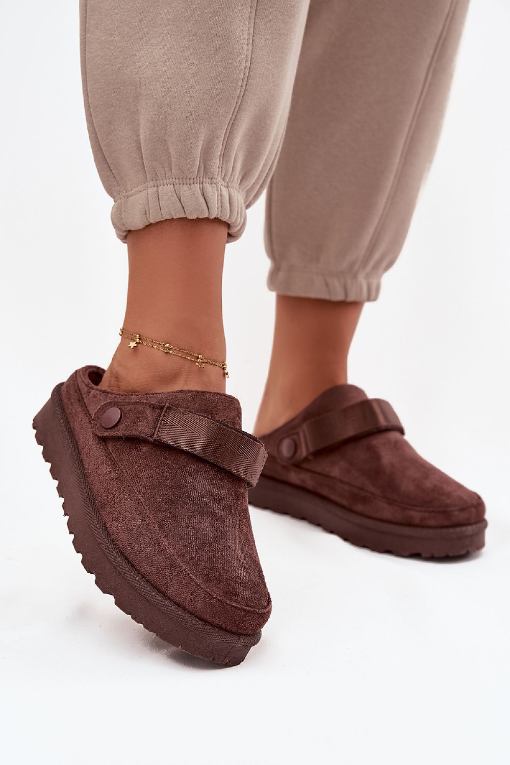 Slippers model 220535 Step in style