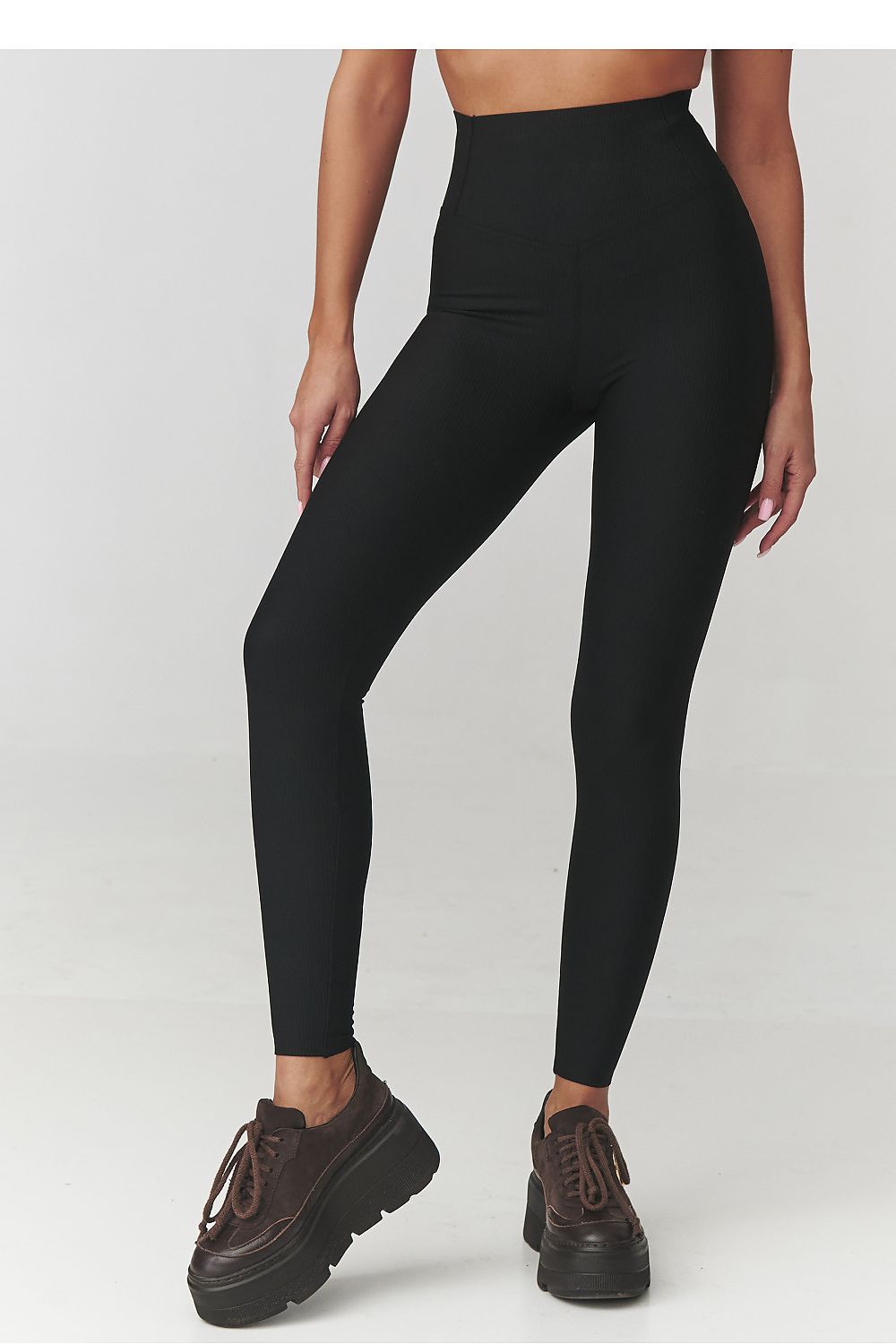 Long leggings model 220767 Makadamia