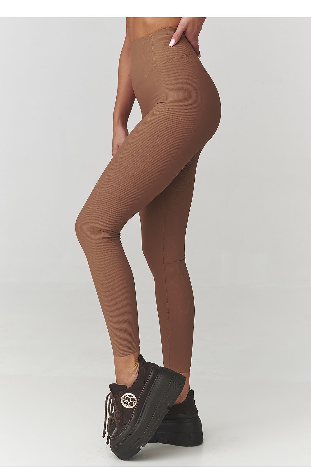 Long leggings model 220768 Makadamia