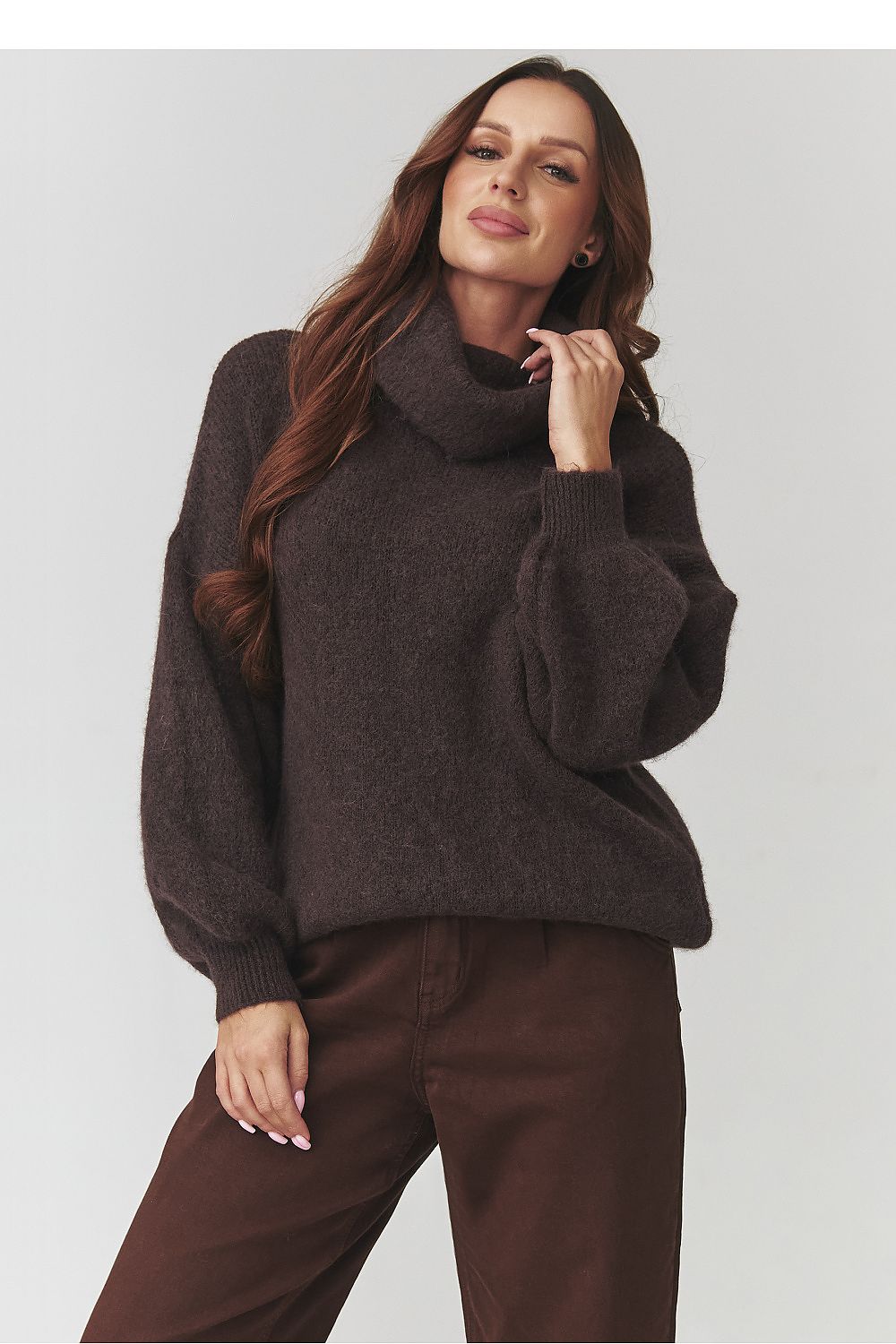 Turtleneck model 220794 Makadamia
