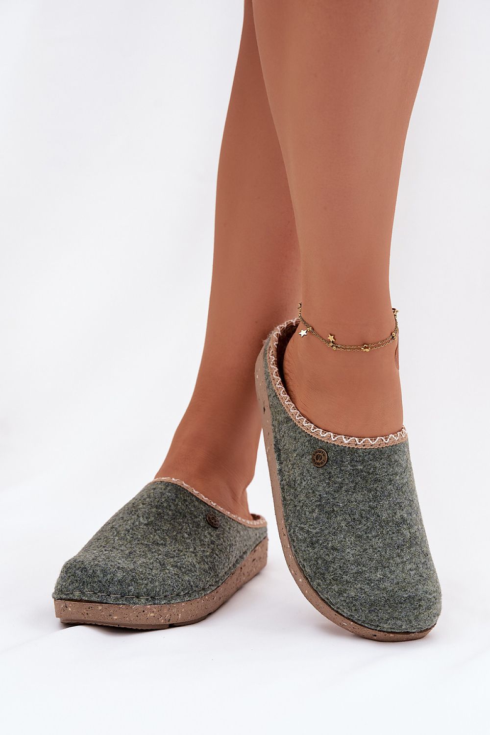 Slippers model 222276 Step in style