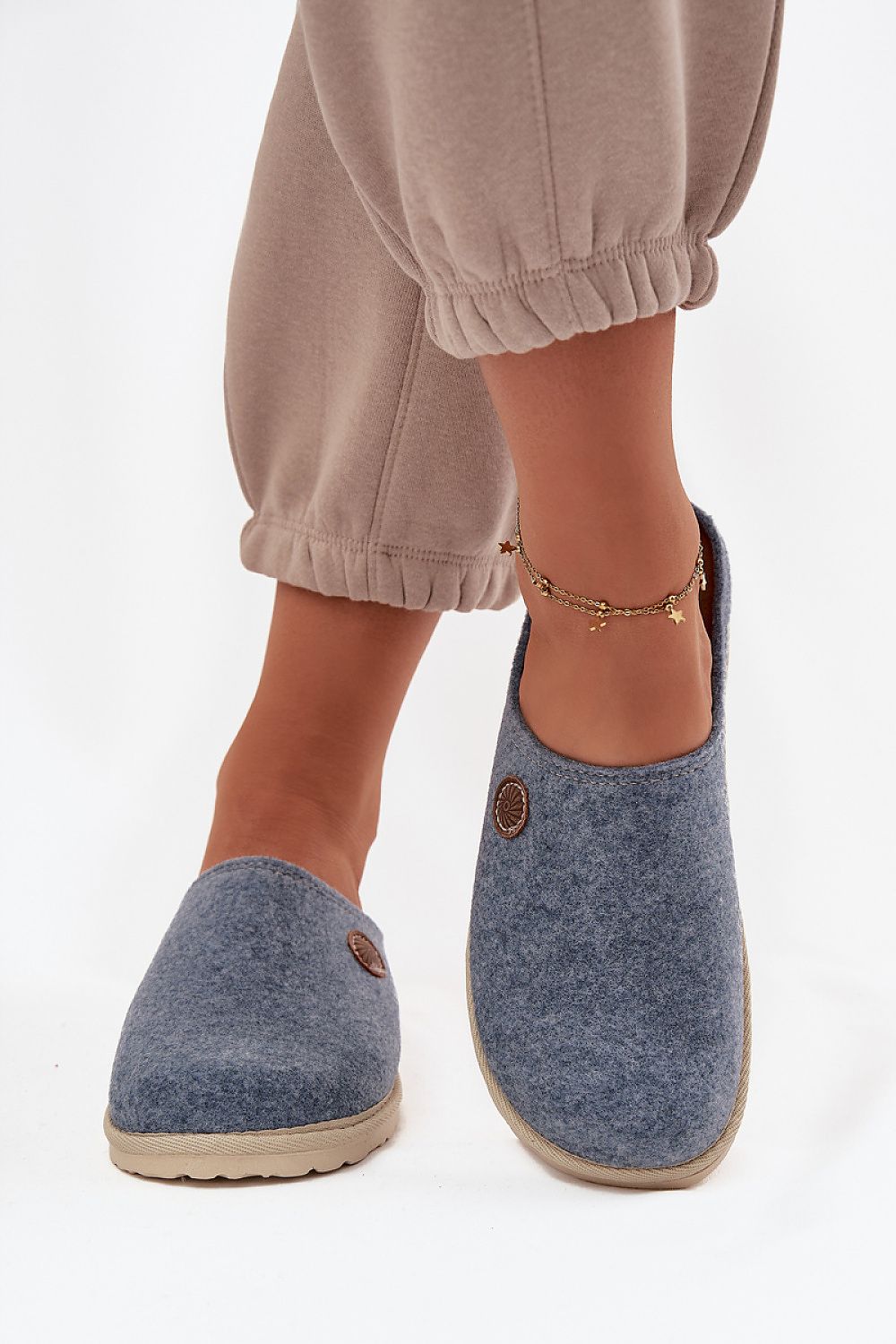Slippers model 222293 Step in style